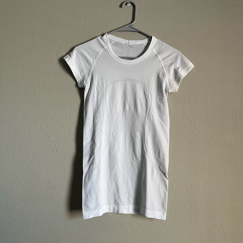 LULULEMON white Swiftly Tech short sleeve compression athletic top size 4